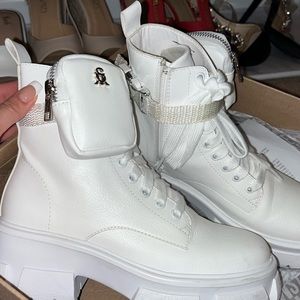 Steve Madden Thora-P Ankle Pouch Lug Sole Booties White Size 5.5